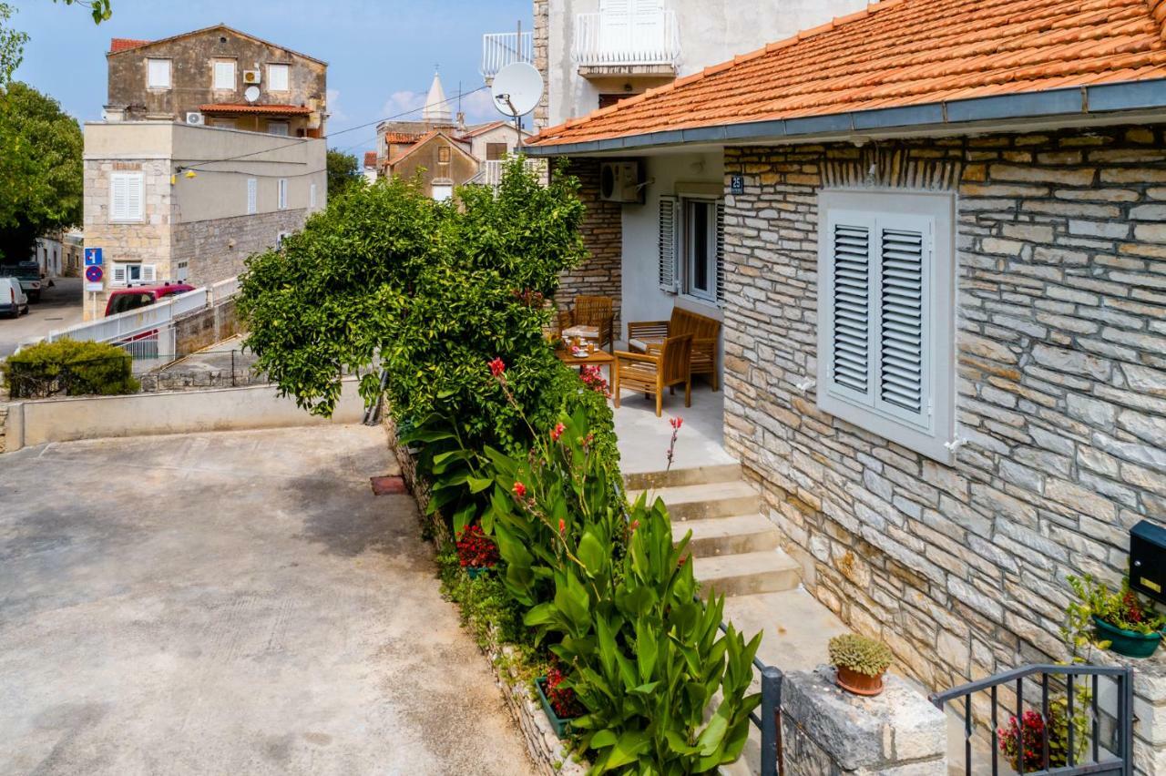 Holiday Home Tamjan Supetar Εξωτερικό φωτογραφία